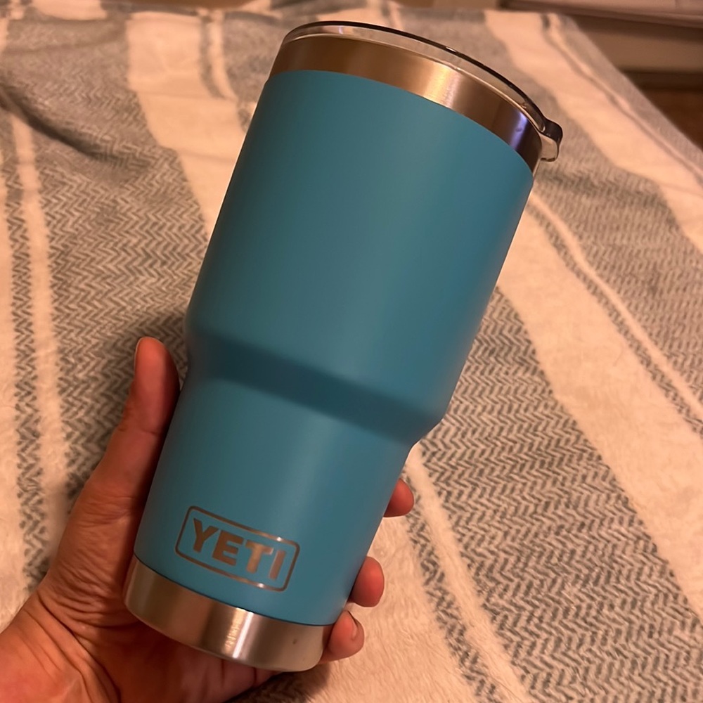 YETI TUMBLER